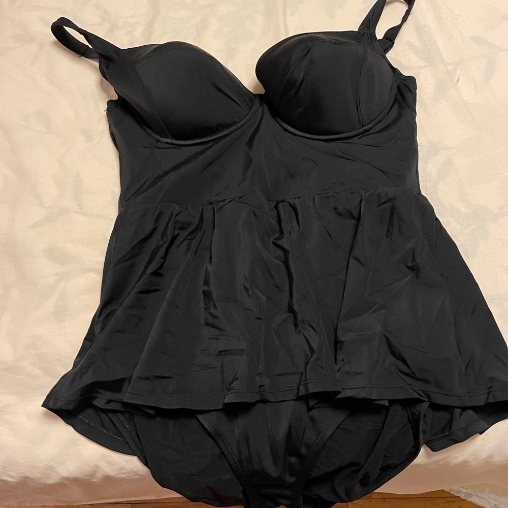 Torrid one piece swimsuit with skirt. Size 1.
